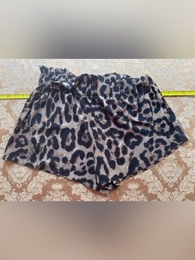 SHEIN Black Gray and Tan Leopard Print Elastic Waist Shorts